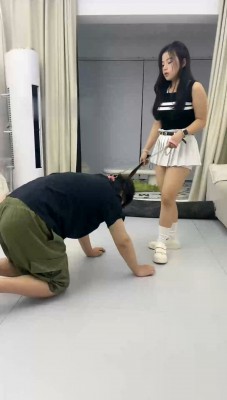 图片[3]_【伊诺】白鞋白袜踩/狗链遛狗/臭脚捂脸_绳艺资料库视频资源下载