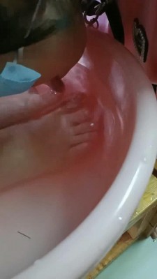 图片[9]_【爱可呀】学姐寝室伺候-胯下辱/舔鞋底/舌头洗脚/吃浓痰面包_绳艺资料库