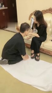 【欣然莫】白袜脚插嘴/耳光/鞭打_绳艺资料库