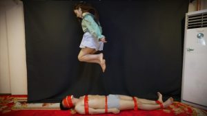 〔Magic︱Mirror 魔镜少女〕—星奈原味白袜伴食物踩踏,强制喂食吸入(下)_绳艺资料库