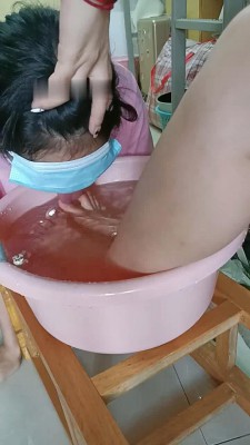 图片[8]_【爱可呀】学姐寝室伺候-胯下辱/舔鞋底/舌头洗脚/吃浓痰面包_绳艺资料库