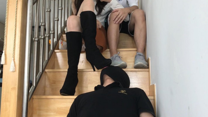 图片[2]_双机位小鱼女神情侣主边KISS边踩头羞辱追求者舔靴子_绳艺套路直播视频资源网