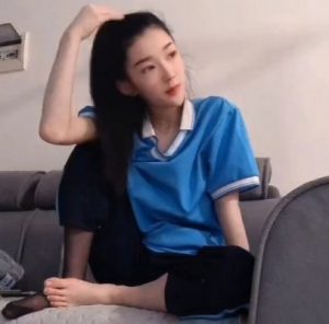 【热血女神】18岁绝美学生s校服女班长课后美脚羞辱你_绳艺资料库视频资源下载