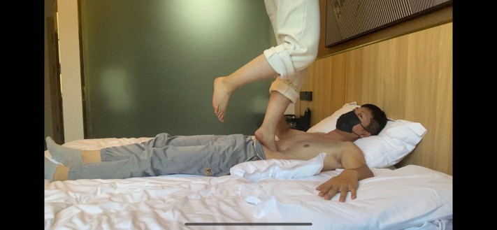 图片[4]_女大学生素人第一次踩踏_绳艺资料库