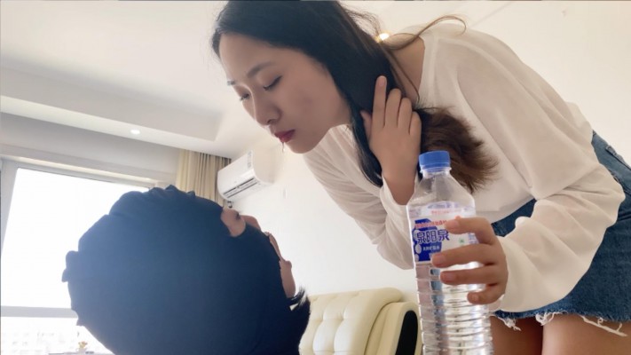 图片[3]_【甜妹女M】女M用舌头舔干净主人鞋底_绳艺套路直播视频资源网