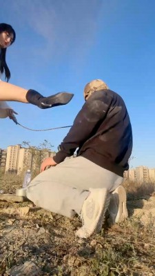 【思诺】长靴户外虐-骑马/碾压狗头/喂口水/踩踏舔泥巴脏鞋_绳艺资料库视频资源下载