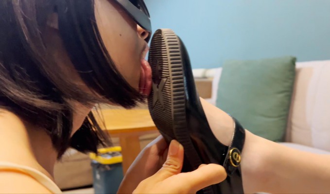 图片[18]_【W.K.T】—Sun调教女狗舔鞋底吃脚趾_绳艺资料库视频资源下载