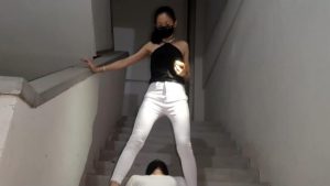 广州小鱼主人高跟楼道室内紧身裤高跟超羞辱钻胯_绳艺资料库