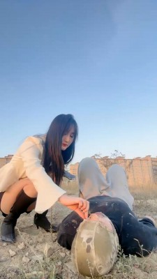 图片[9]_【思诺】长靴户外虐-骑马/碾压狗头/喂口水/踩踏舔泥巴脏鞋_绳艺资料库视频资源下载