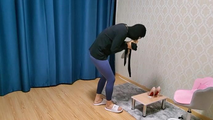 【苏州婉儿】残暴婉儿耳光不断全体重长靴细高跟踩踏丝足踩当_绳艺套路直播视频资源网