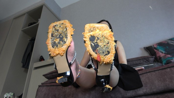 图片[9]_【彼岸花】高跟鞋底美食羞辱_绳艺套路直播视频资源网