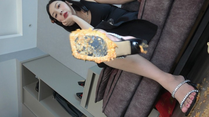 图片[8]_【彼岸花】高跟鞋底美食羞辱_绳艺套路直播视频资源网
