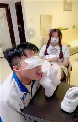 图片[8]_【雯雯】骚货同学闻同班女同学的臭袜子_绳艺套路直播视频资源网