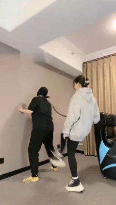 图片[8]_【潘妮女王】网瘾少年得用臭脚治疗_绳艺资料库视频资源下载
