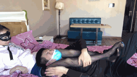 图片[3]_诗曼 野蛮姐姐残酷腿绞欺负弟弟_绳艺资料库视频资源下载