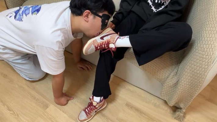 图片[2]_【无双工作室】素人系列二：给素人舔鞋底，鞋底喂食_绳艺资料库视频资源下载