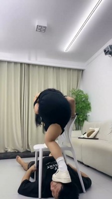 图片[2]_【伊诺】白鞋白袜气味羞辱/踩踏/臀部诱惑_绳艺资料库视频资源下载