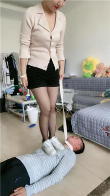 图片[18]_【嘉文】长靴重度踢踹/人体烟灰缸/耳光_绳艺资料库视频资源下载