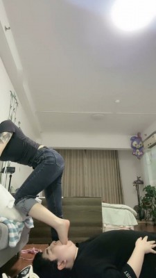 图片[5]_【不期而遇】胶皮头套闻袜香/胶带勒脖/吃呕吐物_绳艺资料库视频资源下载