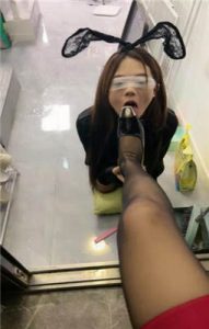 【橙宝】母畜-下跪发骚/闻舔黑丝高跟/掐脖/喝圣水_绳艺资料库视频资源下载