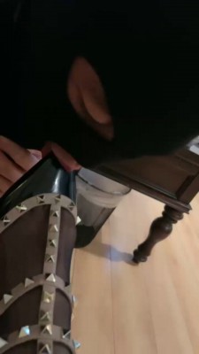 【毛绒月亮】舔铆钉高跟黑丝-呕吐物浓痰喂食_绳艺套路直播视频资源网