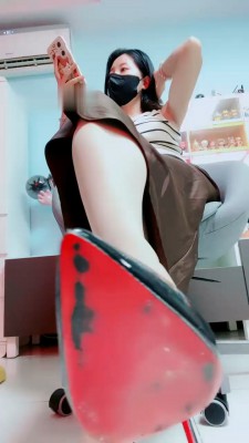 图片[3]_【美离子】高跟肉丝踩狗垫【续集】_绳艺资料库视频资源下载