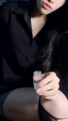 『红颜榜』小狐狸烟丝口水诱惑舔脚pov踩果冻_绳艺套路直播视频资源网