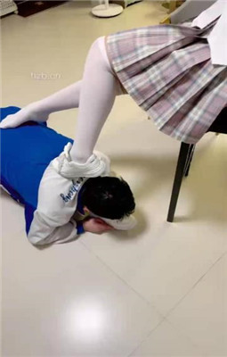 图片[5]_【雯雯】骚货同学闻同班女同学的臭袜子_绳艺套路直播视频资源网