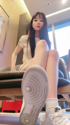 图片[3]_【樱桃大大】户外偶遇粉丝白鞋虐_绳艺套路直播视频资源网