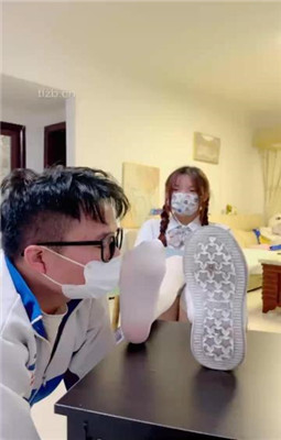 图片[7]_【雯雯】骚货同学闻同班女同学的臭袜子_绳艺套路直播视频资源网