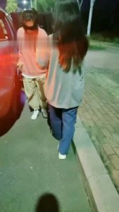 【小羊】户外车内开发闺蜜做狗_绳艺套路直播视频资源网