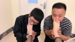 【孤傲女帝】双奴-舔脚/奴下奴抽耳光/sp/口水深喉/圣水_绳艺资料库视频资源下载