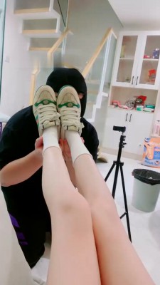 图片[2]_【Rina】运动鞋白棉袜踩踏虐乳_绳艺套路直播视频资源网