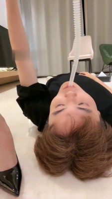 图片[8]_【妲己】高跟长靴踩/转胯/闻白袜/喝圣水/脚插嘴_绳艺资料库视频资源下载