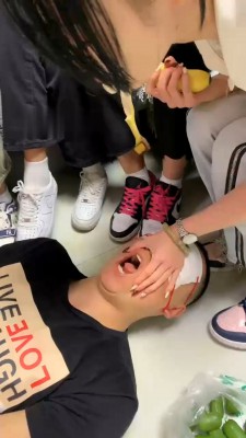 图片[2]_【精神小妹】4S学生主-运动鞋白袜/喂食呕吐_绳艺资料库视频资源下载