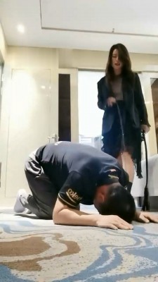 图片[3]_【琴魔】伺候主人沐足-喝洗脚水-鞭打_绳艺资料库视频资源下载