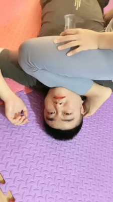 图片[11]_【小劳拉】瑜伽女神腿绞窒息专场_绳艺资料库视频资源下载