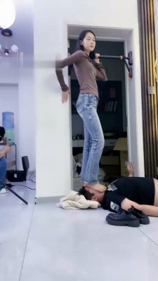 图片[12]_【麋鹿银儿】185模特S-抽耳光/掐脖/坐头/高跟裸足踩_绳艺资料库视频资源下载