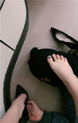 图片[12]_【绝美兔女王】跪舔裸足/转胯骑马/高跟踩踏_绳艺资料库视频资源下载