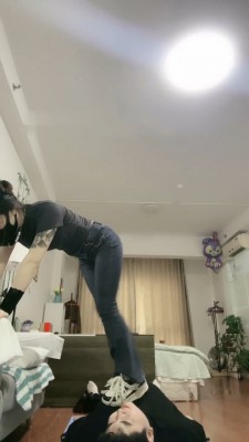 图片[4]_【不期而遇】胶皮头套闻袜香/胶带勒脖/吃呕吐物_绳艺资料库视频资源下载