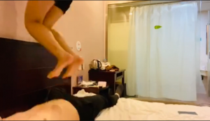 【小薇】素人高中生裸足白袜各种踩_绳艺资料库