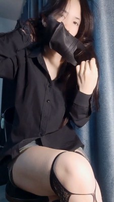 图片[3]_『红颜榜』小狐狸烟丝口水诱惑舔脚pov踩果冻_绳艺套路直播视频资源网