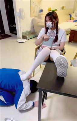 图片[3]_【雯雯】骚货同学闻同班女同学的臭袜子_绳艺套路直播视频资源网