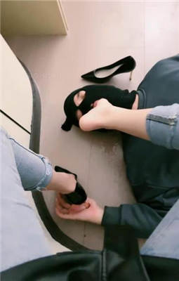 图片[10]_【绝美兔女王】跪舔裸足/转胯骑马/高跟踩踏_绳艺资料库视频资源下载