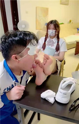 图片[14]_【雯雯】骚货同学闻同班女同学的臭袜子_绳艺套路直播视频资源网