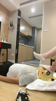图片[14]_【陈甜女帝】重度连环提档/船袜脚踩踏_绳艺套路直播视频资源网