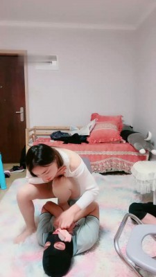 图片[6]_【艾琳】双S-圣水辱/内裤塞嘴/肉丝脚踩/鞭打/人肉坐垫_绳艺资料库视频资源下载
