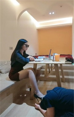 图片[3]_【稚惜】桌底伺候主人就餐-恋足舔-狗笼喂食_绳艺资料库视频资源下载