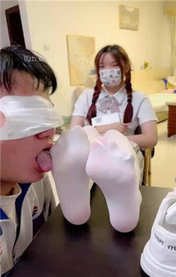 图片[9]_【雯雯】骚货同学闻同班女同学的臭袜子_绳艺套路直播视频资源网