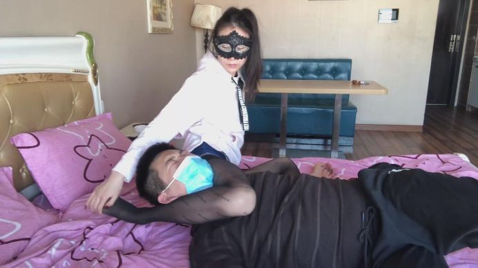 图片[12]_诗曼 野蛮姐姐残酷腿绞欺负弟弟_绳艺资料库视频资源下载
